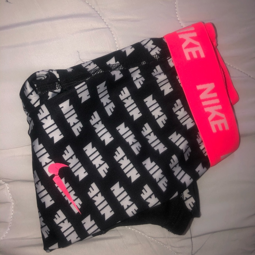 Nike - Picture 6 of 7